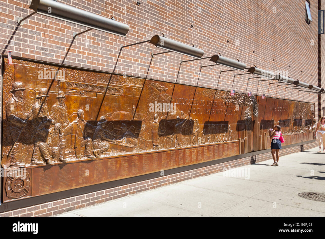 New York Fire Department Memorial Wall, Motor 10, Leiter 10, World Trade Center, Manhattan, New York City, New York, USA Stockfoto