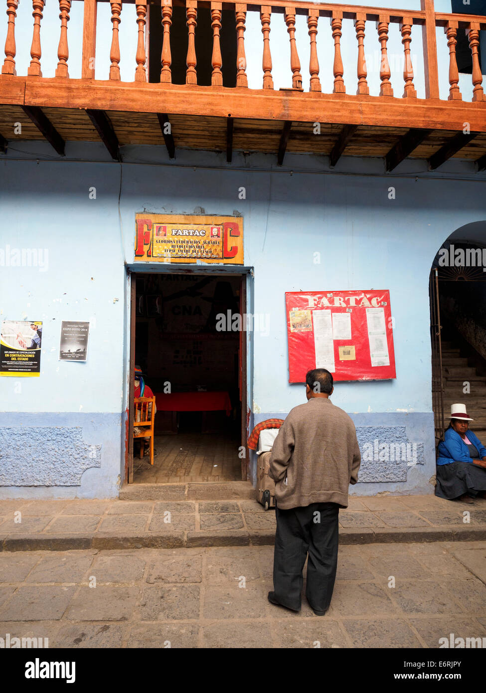 Innenhof im Meson De La Estrella, wo die Federación Agraria Revolucionaria Túpac Amaru sein Büro - Cusco, Peru hat Stockfoto