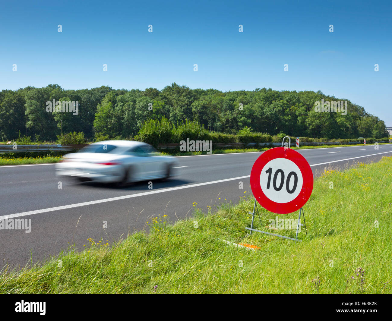 Beschleunigung auf der Autobahn Stockfoto