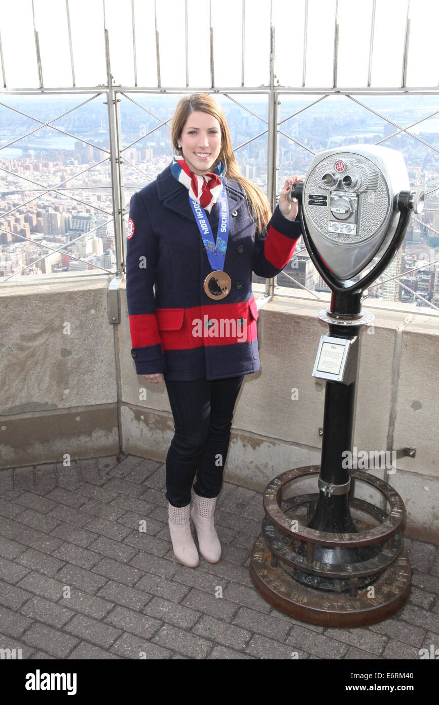 Olympia Bronze Medaillenträger Luger Erin Hamlin besucht The Empire State Building Featuring: Luger Erin Hamlin wo: New York City, New York, USA bei: 24. Februar 2014 Stockfoto