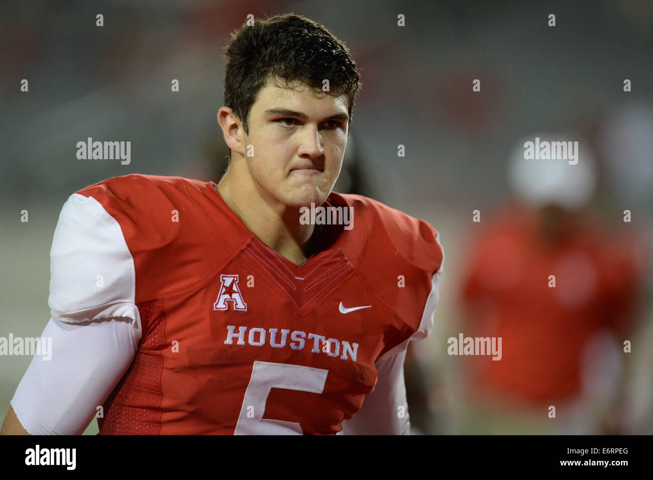 Houston, Texas, USA. 29. August 2014. Universität von Houston Cougars quarterback John O'Korn (5) nach der NCAA Football-Spiel zwischen der University of Houston Cougars und UTSA Roadrunners im TDECU Stadion in Houston, TX am 29. August 2014. UTSA gewann das Spiel 27-7. Bildnachweis: Trask Smith/ZUMA Draht/Alamy Live-Nachrichten Stockfoto