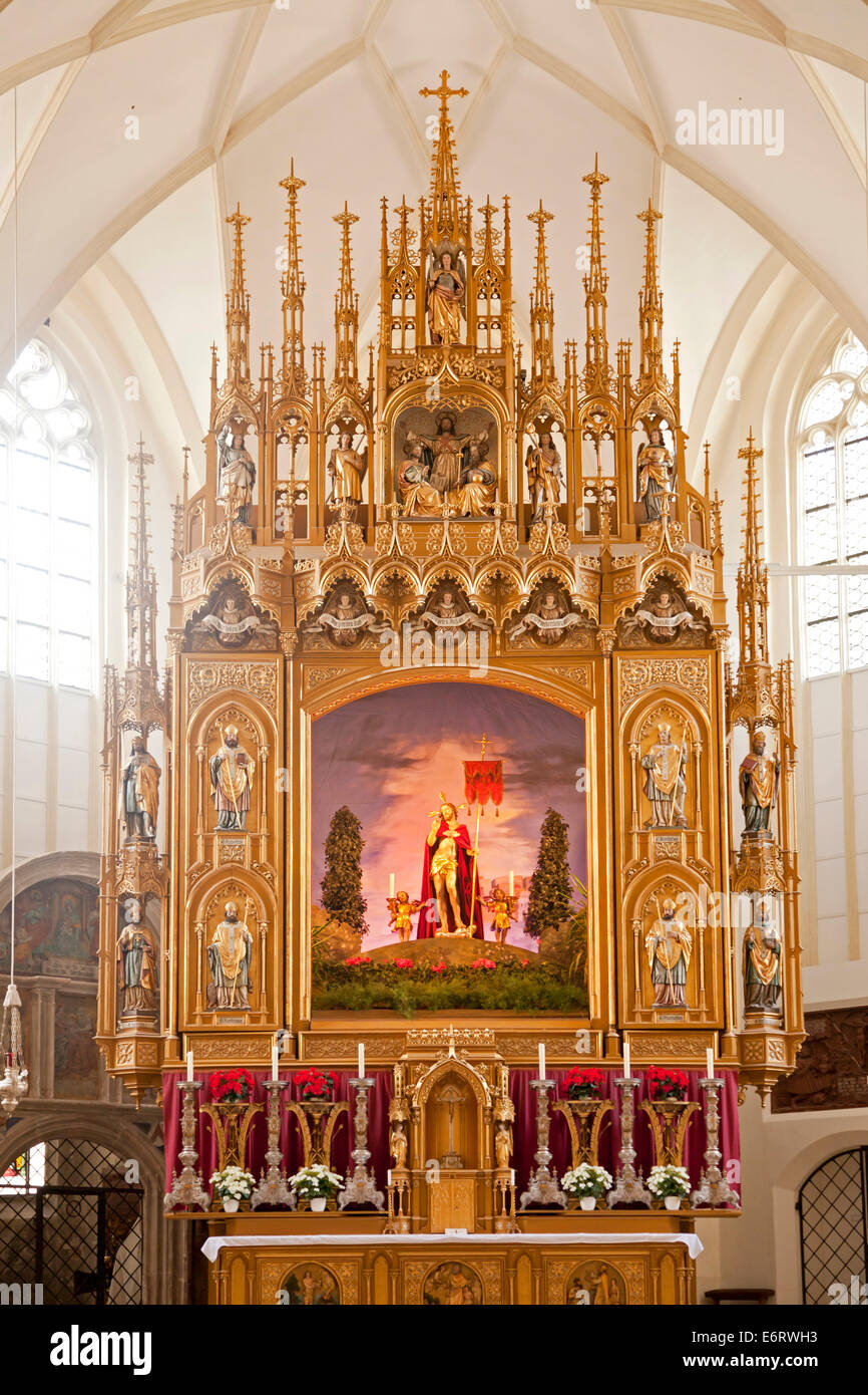 Altar der Pfarrkirche Mariä Himmelfahrt / Mariä Himmelfahrt in Bad Tölz, Bayern, Deutschland, Europa Stockfoto