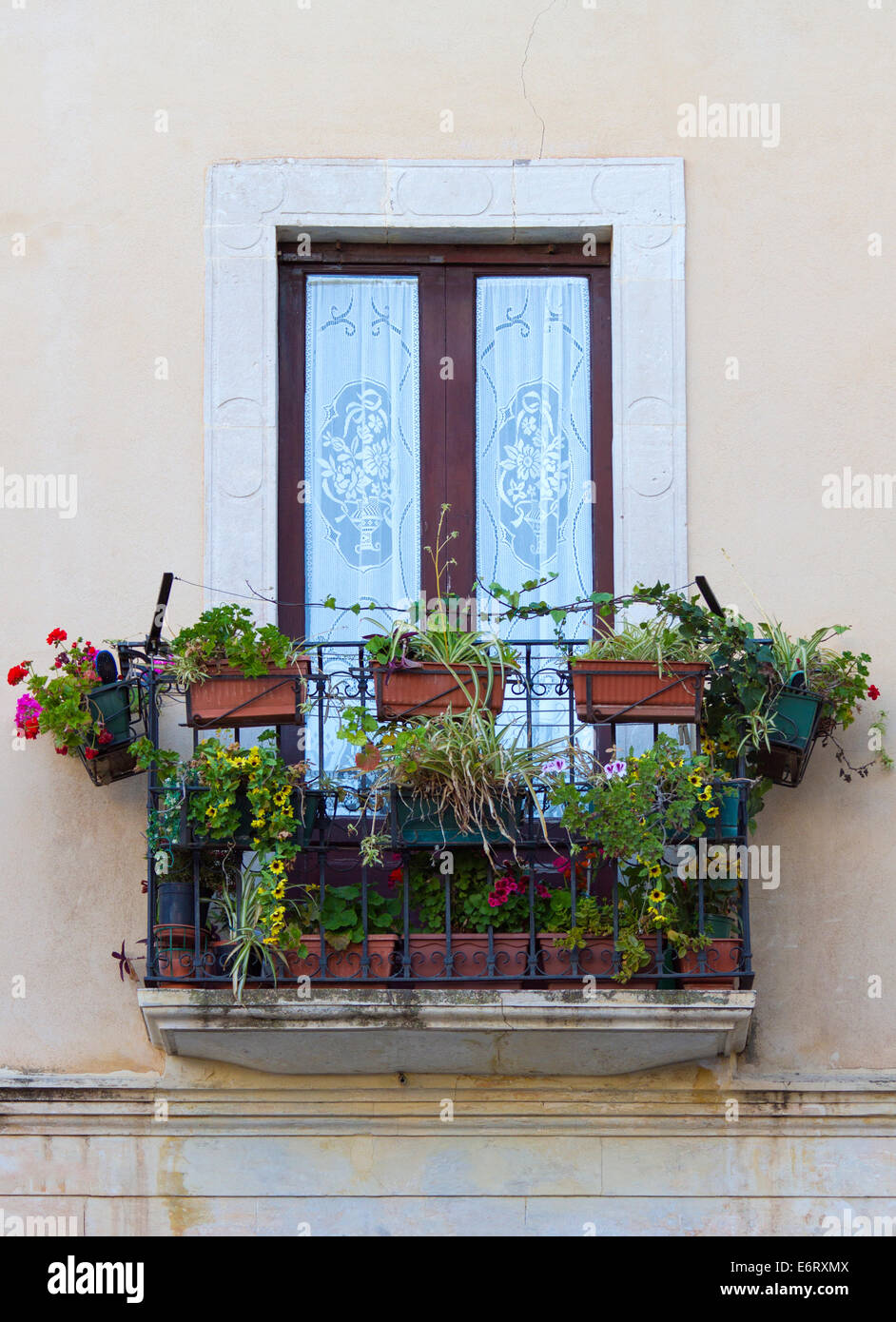 Alte Fenster aus Sizilien Stockfoto