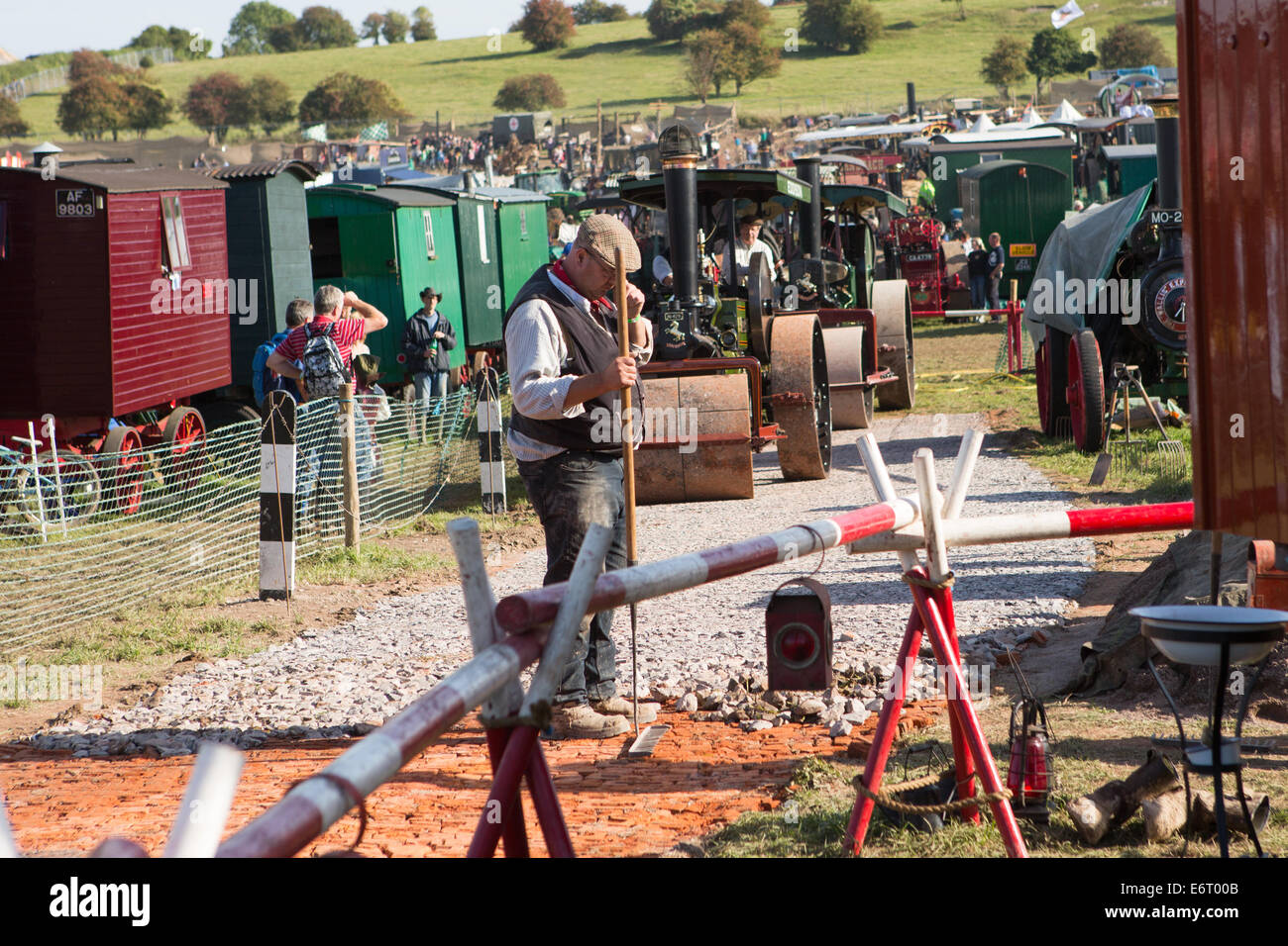 Tarrant Hinton, Dorset, UK. 28. August 2014. Die Great Dorset Steam Fair, Tarrant Hinton, Dorset, UK. Traditionelle Straße auftauchen Methoden angezeigt Credit: Zach Williams/Alamy Live News Stockfoto