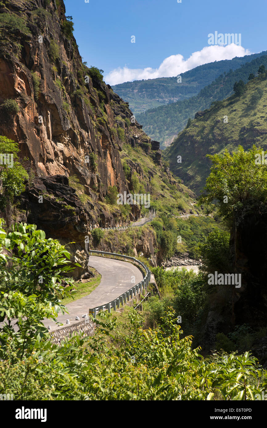 Ost Bhutan, Trashigang, Chazam, Autobahn nach Trashi Yangtse Fluss Kulong Stockfoto