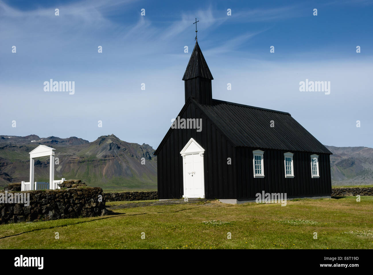 Schwarze Kirche in Budir, Island Stockfoto Schwarze Kirche in Budir, Island Stockfoto