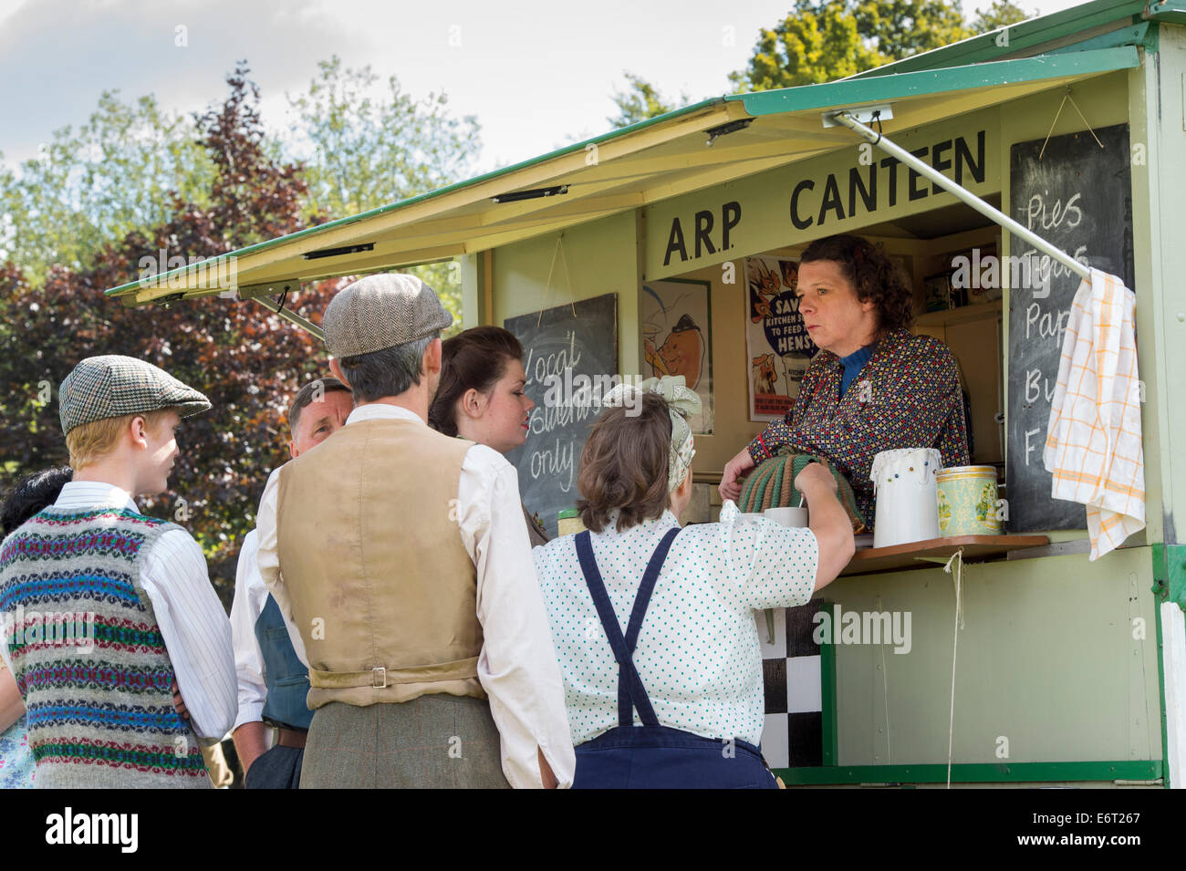 ARP. Air Raid Vorsichtsmaßnahmen an ein historisches Reenactment Kantine. Militärische Odyessy zeigen bei Detling, Kent, UK Stockfoto