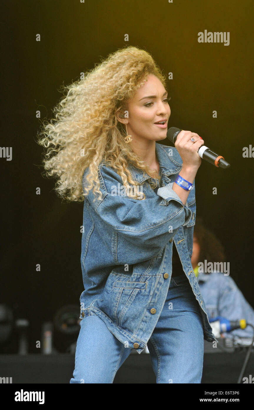 Fusion Festival, Birmingham, UK, Samstag, 30. August 2014, M.O führen ihre Reihe beim Fusion Festival im Cofton Park in Birmingham Credit: Kelly Rann/Alamy Live News Stockfoto