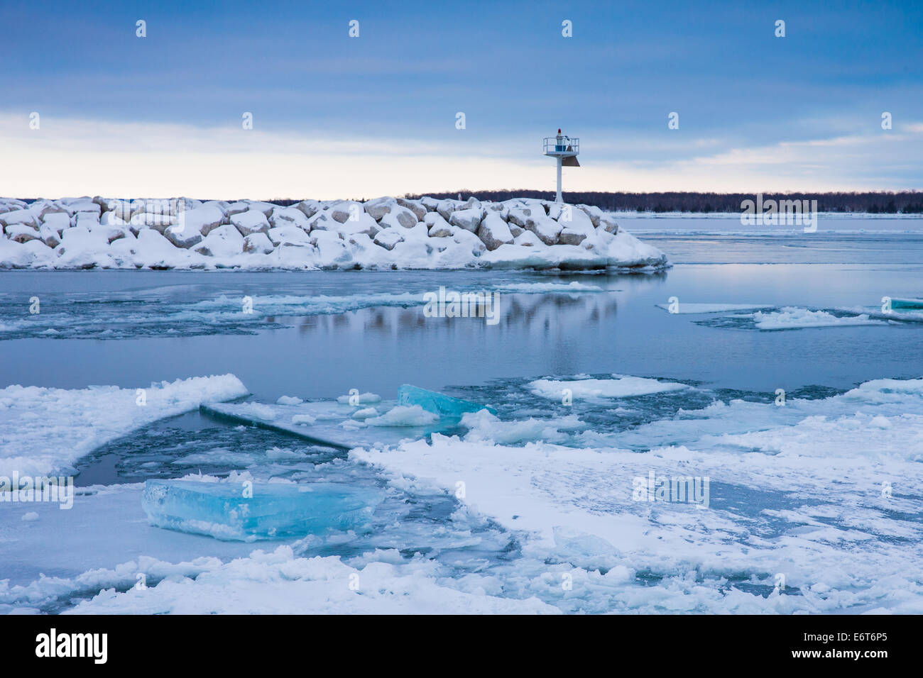 Winter Szene Mit Blauen Eis Und Wellenbrecher Lake Michigan