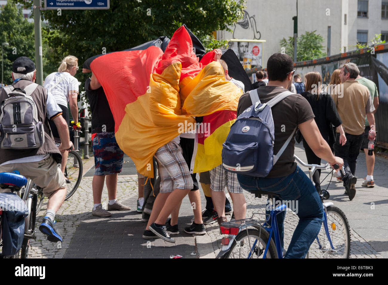 Deutsche Fußball Fußball-Fans feiern World Championship Flagge Berlin Deutschland Europa Stockfoto