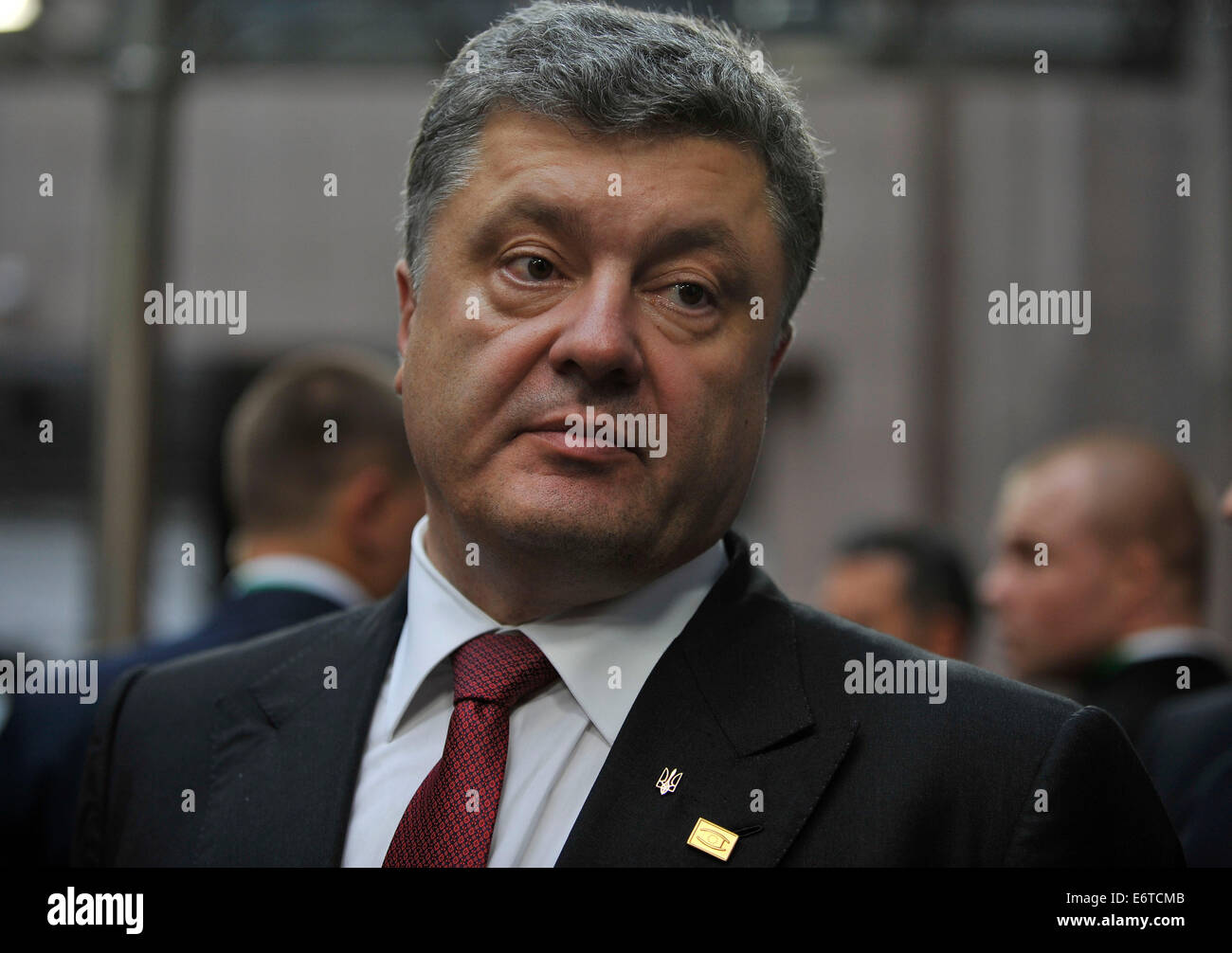 Brüssel, Belgien. 30. August 2014. Der ukrainische Präsident Petro Poroshenko hinterlässt Sitz des Europäischen Rates nach Bewältigung eines Europäischen Union(EU) Sondergipfel in Brüssel, 30. August 2014. Der ukrainische Präsident Petro Poroshenko sagte am Samstag seine vorgeschlagenen neuen russischen Sanktionen von der Mehrheit der Mitgliedstaaten der Europäischen Union unterstützt wurden. Bildnachweis: Ye Pingfan/Xinhua/Alamy Live-Nachrichten Stockfoto