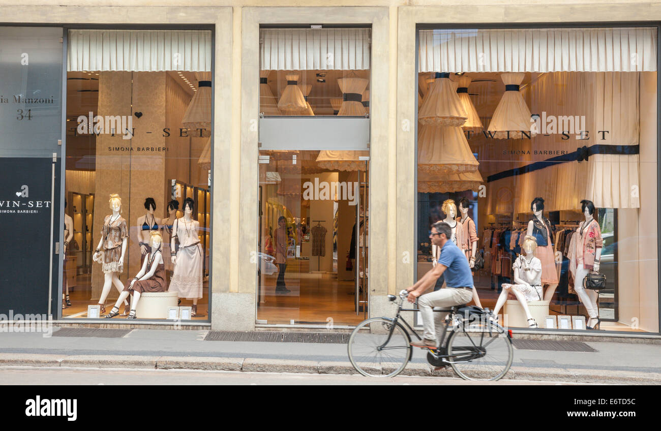 Erstklassige Geschäfte in Mailand Quadrilatero d ' Oro - goldenes Rechteck - Via Monte Napoleone, Mailand, Italien shopping Stockfoto