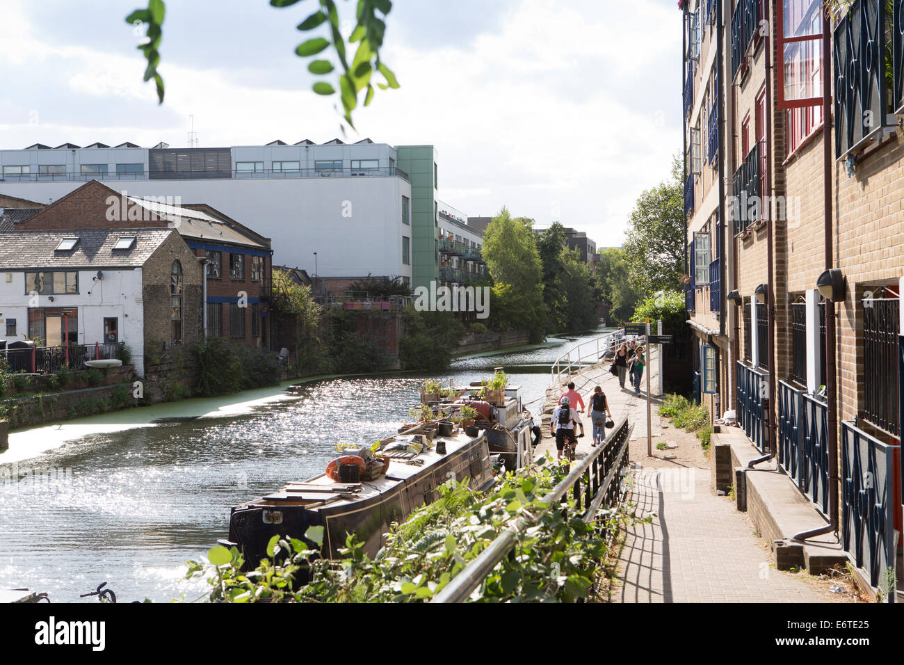 Tow Pfad auf das Regent's Canal in Islington, London erbaut zu Beginn der Industriellen Revolution Stockfoto