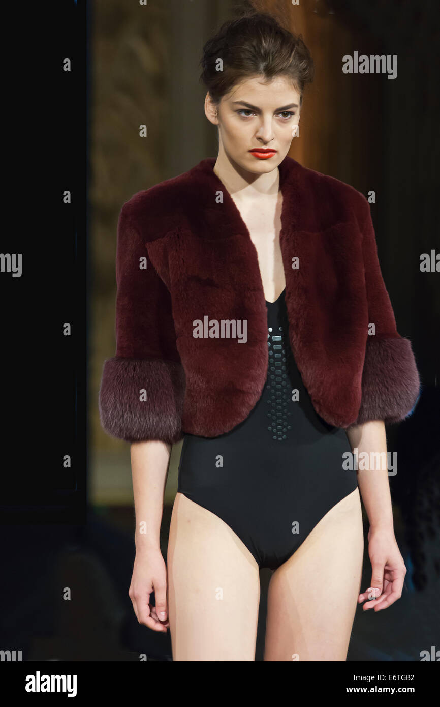 Erste Ausgabe des ModeMC, La Mode de Monte-Carlo, Mode show, Sammlung 2014/2015, Stylist Samantha de Reviziis, Dame Fell Stockfoto