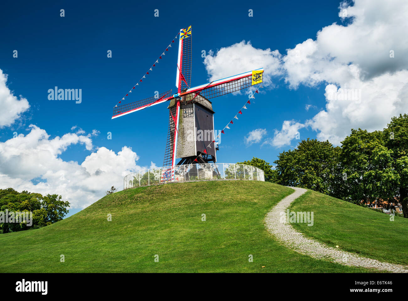 Brügge, Belgien. Sint-Janshuismolen Windmühle (St. Janhuis Mill) aus 1770, noch in seiner ursprünglichen Stelle, West-Flandern. Stockfoto