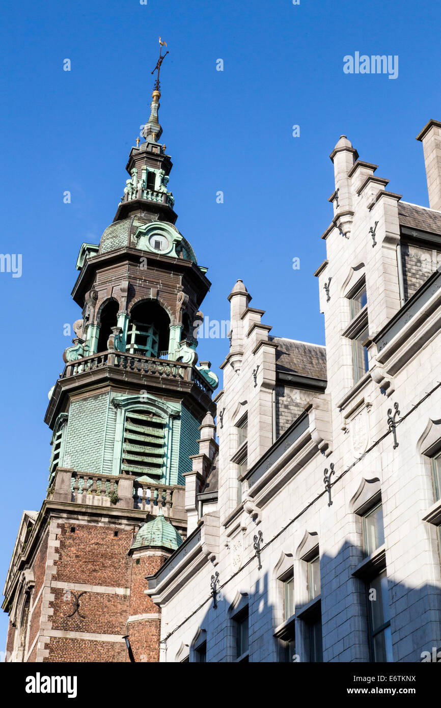 Turm der St. ElisabethKirche in der Altstadt Stockfotografie Alamy