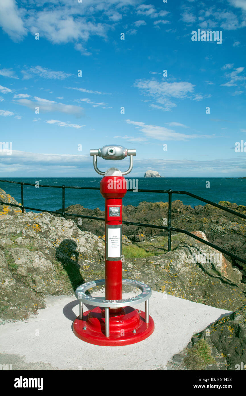 Ein Zahlen, um in der Nähe des schottischen Sea Bird in North Berwick, Fernrohr, damit die Menschen sehen Sie die Zucht Basstölpel am Bass Stockfoto