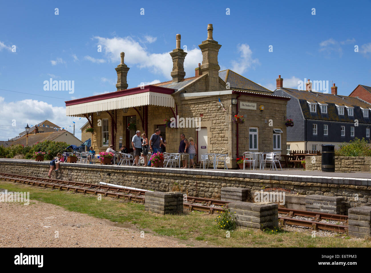 Die Station Cafe in der umgebauten alten Bahnhof in West Bay, Bridport, Dorset Stockfoto