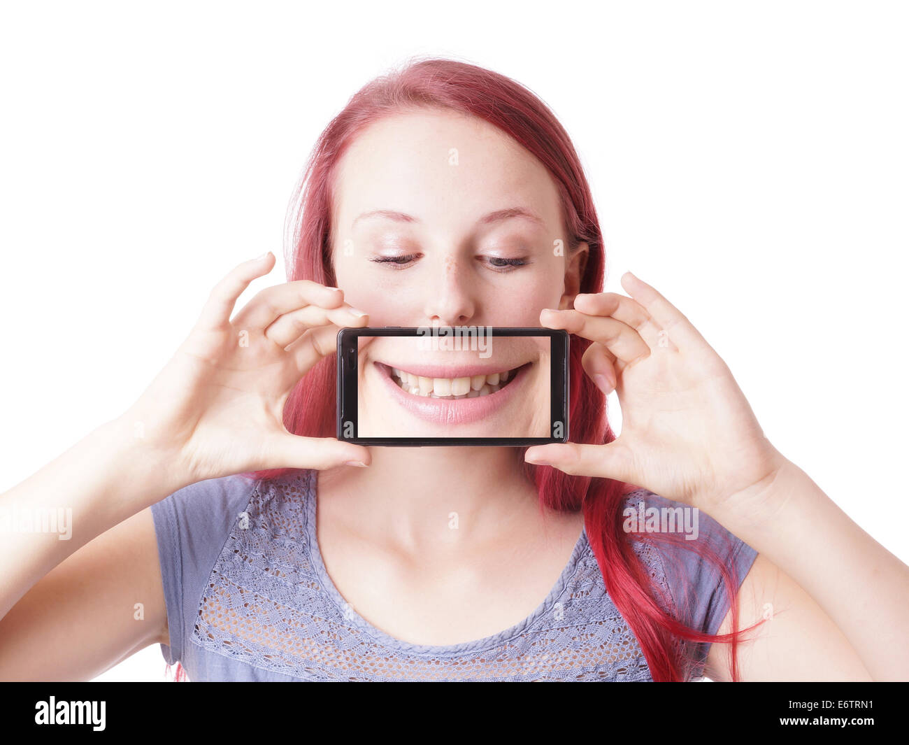 junge Frau Herumspielen mit Kamera-Handy Stockfoto