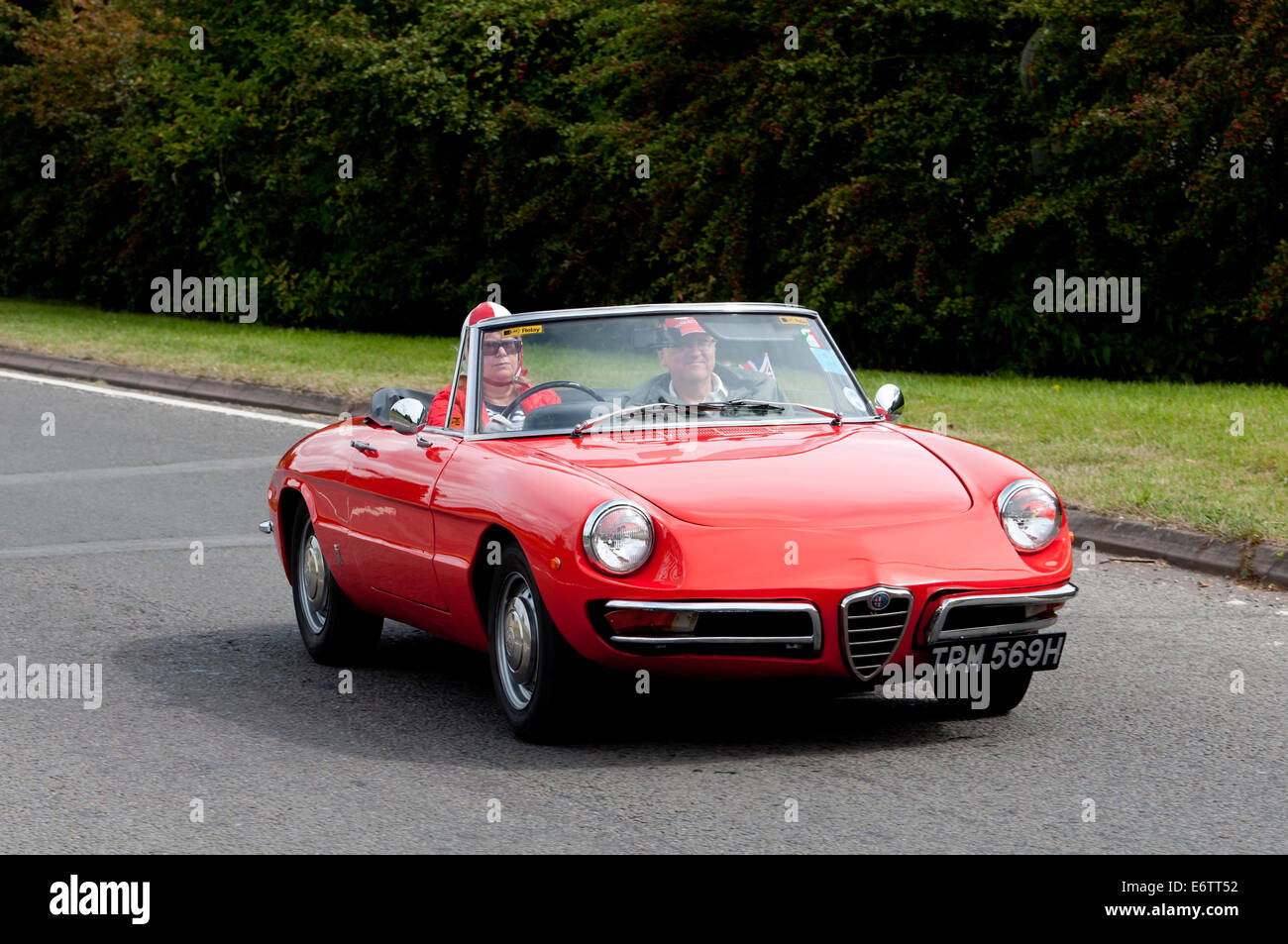 Alfa Romeo Spider Auto unterwegs Fosse Way, Warwickshire, UK Stockfoto