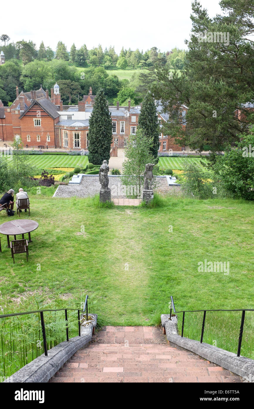 Italienischer Garten im Wotton House Hotel in Dorking, Surrey, UK Stockfoto