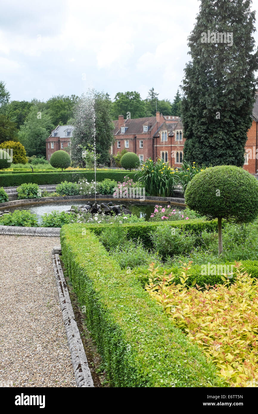 Italienischer Garten im Wotton House Hotel in Dorking, Surrey, UK Stockfoto