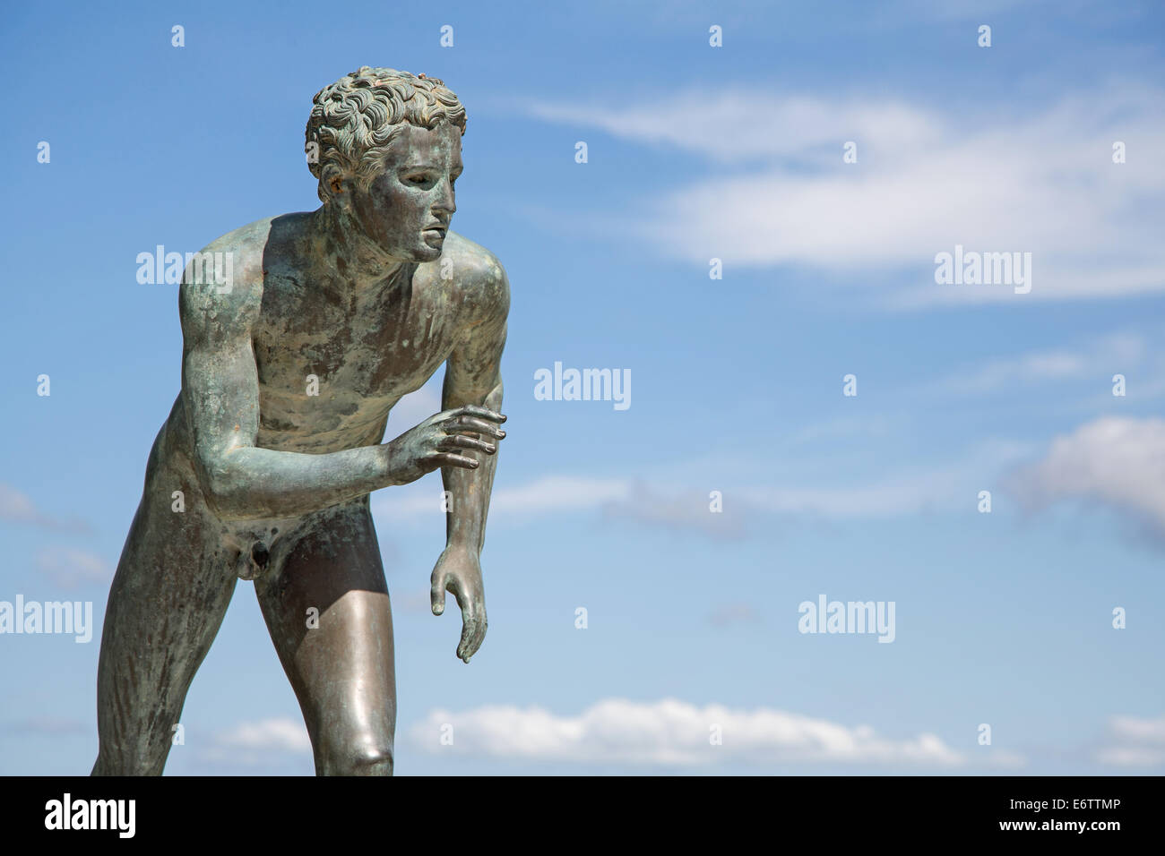 Eine Statue von "The Runner" oder Faust Kämpfer in den Garten des Achilleion auf Korfu