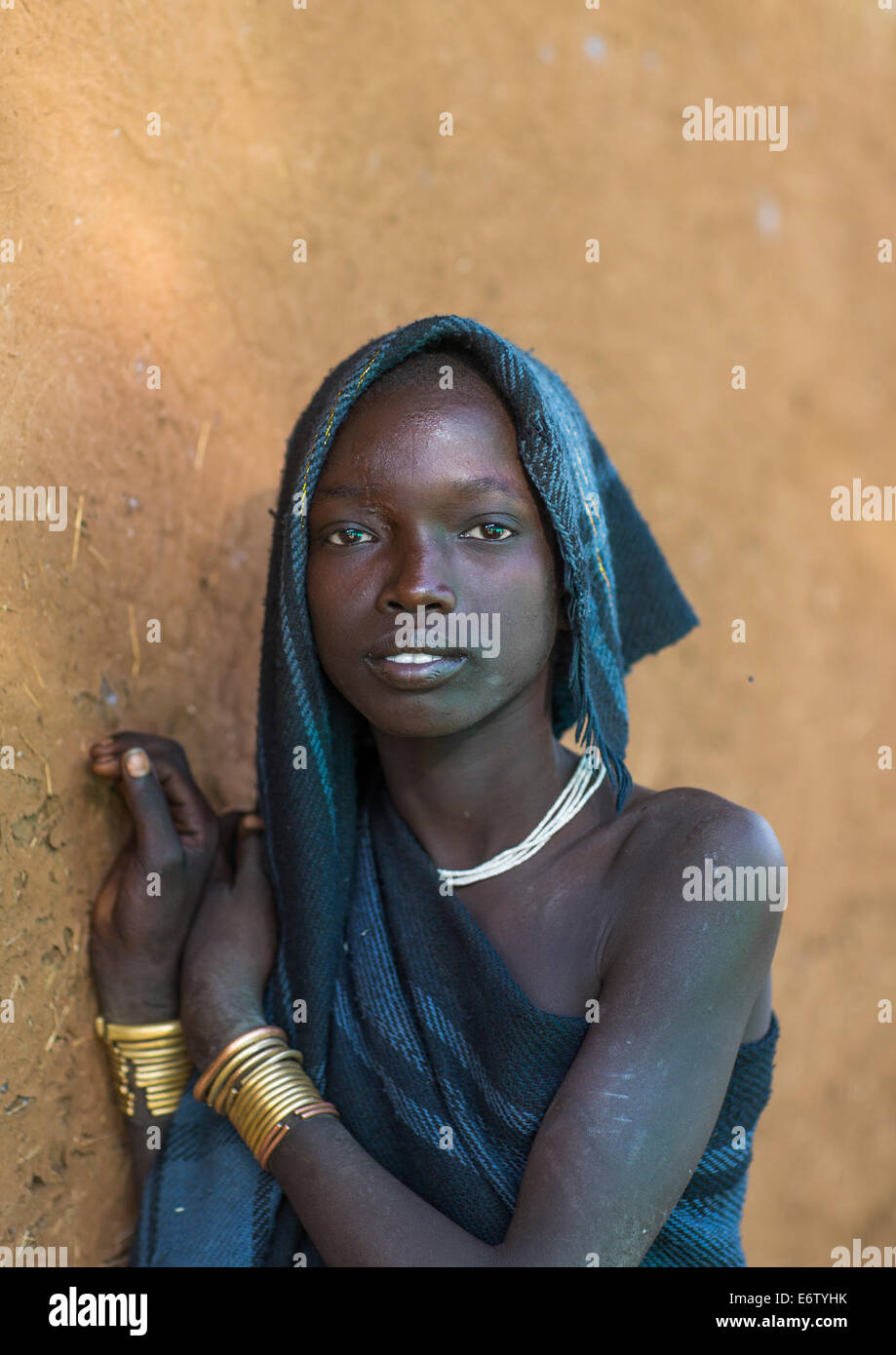 Schöne Bodi Stamm Teenager-Mädchen, Hana Mursi, Omo-Tal, Äthiopien Stockfoto