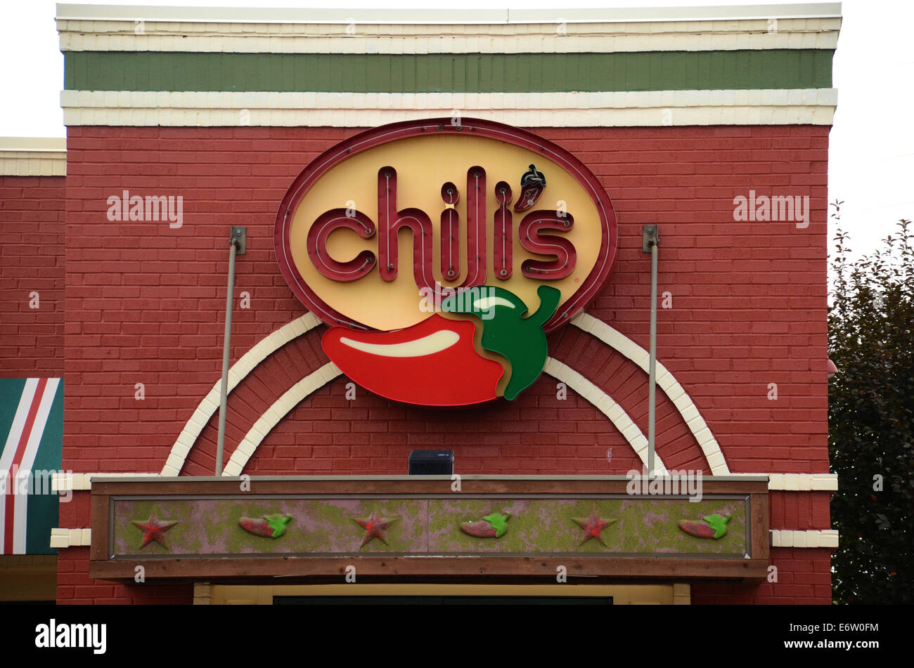 ANN ARBOR, MI - 24 AUGUST: Chilis Osten Ann Arbor Shop-Logo ist am 24. August 2014 gezeigt. Stockfoto