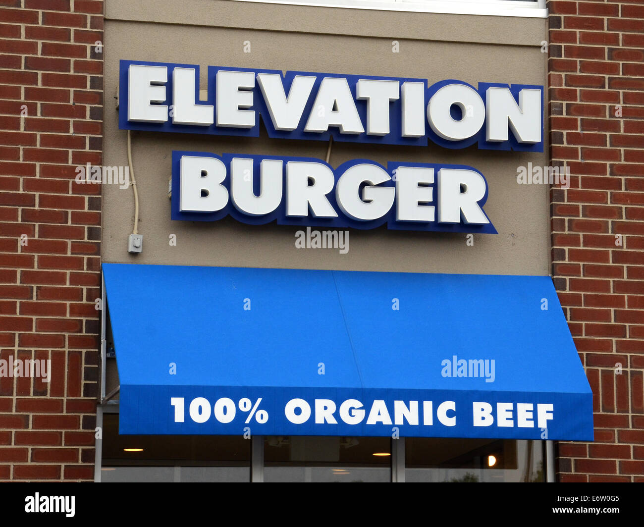 ANN ARBOR, MI - 24 AUGUST: Ann Arbor Elevation Burger Shop Ostfassade 24. August 2014 erscheint. Stockfoto