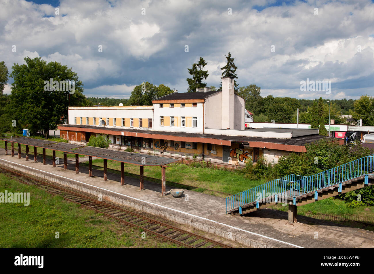 Alten verfallenen Bahnhof in Ruciane-Nida Stockfoto