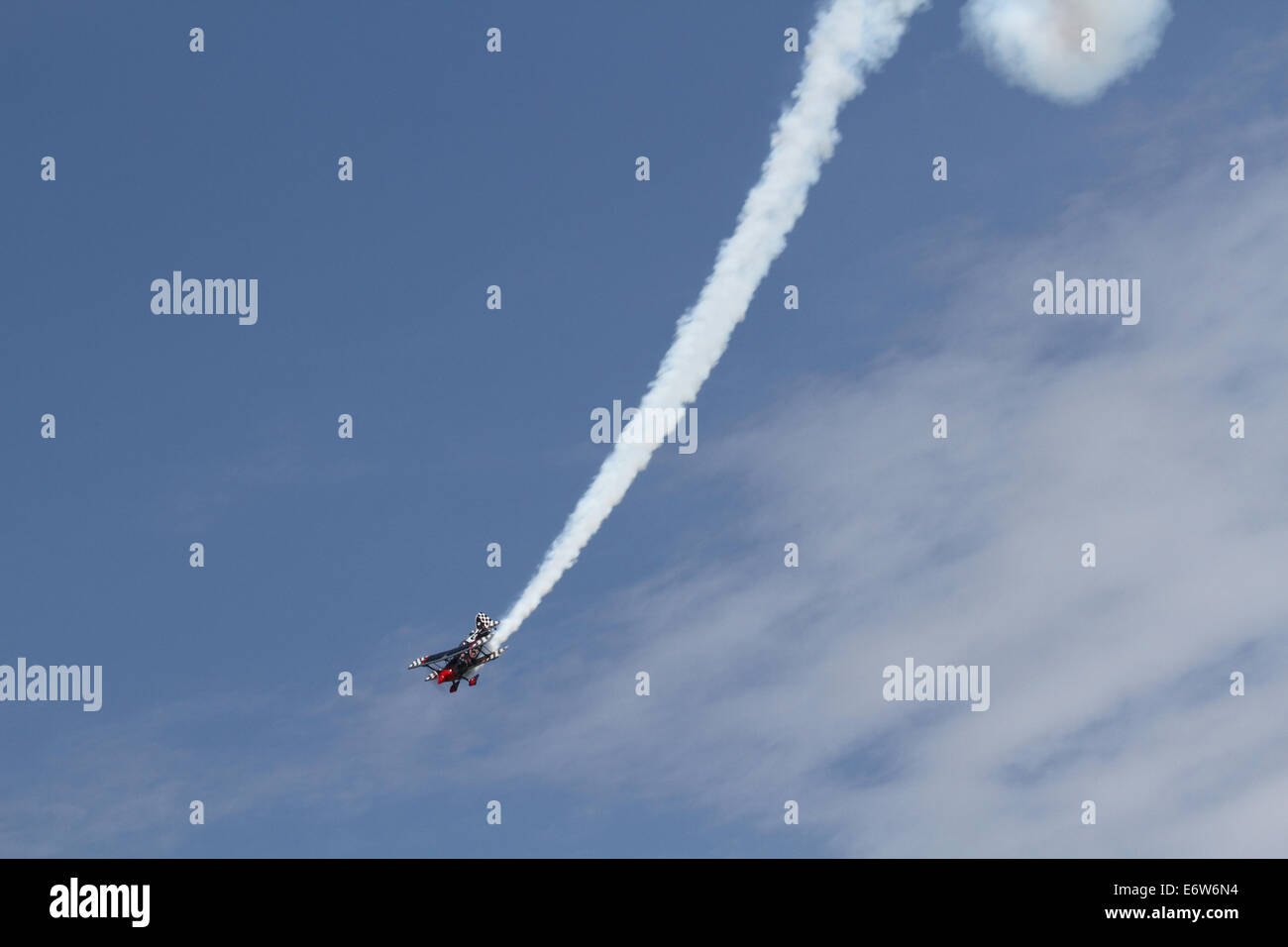 CLEVELAND, OHIO - 30 August: Skip Stewert Kunstflug Doppeldecker, am 30. August 2014 bei den Cleveland National Airshow Stockfoto