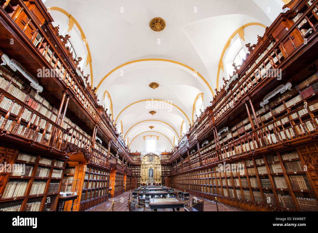 Die historische Bibliothek von Palafox in Puebla, Mexiko. Stockfoto