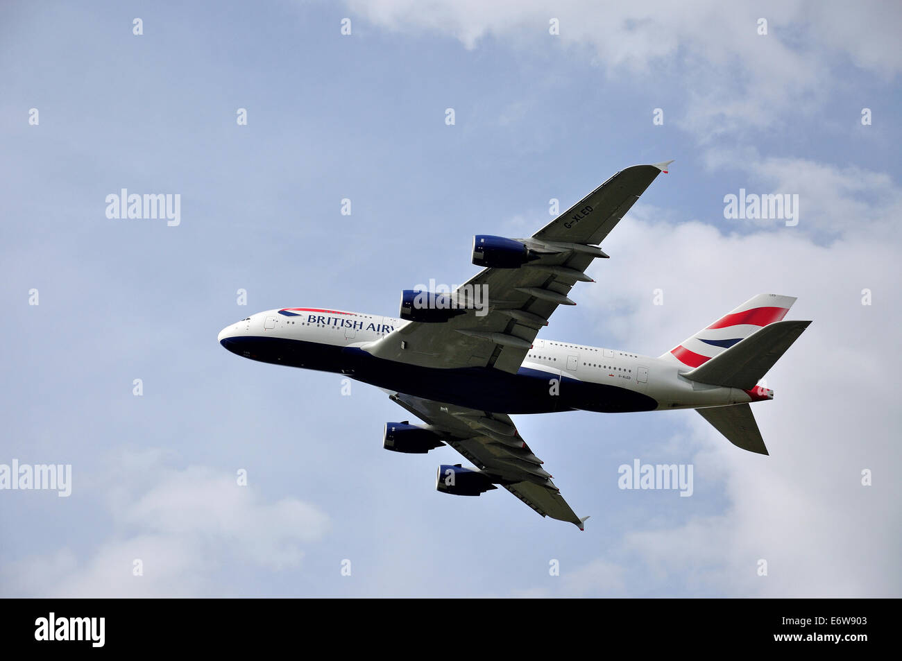 British Airways Airbus A380 dem Start vom Flughafen Heathrow, Stanwell Moor, Surrey, England, Vereinigtes Königreich Stockfoto