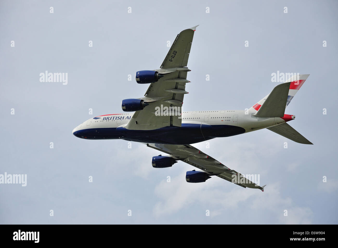 British Airways Airbus A380 dem Start vom Flughafen Heathrow, Stanwell Moor, Surrey, England, Vereinigtes Königreich Stockfoto