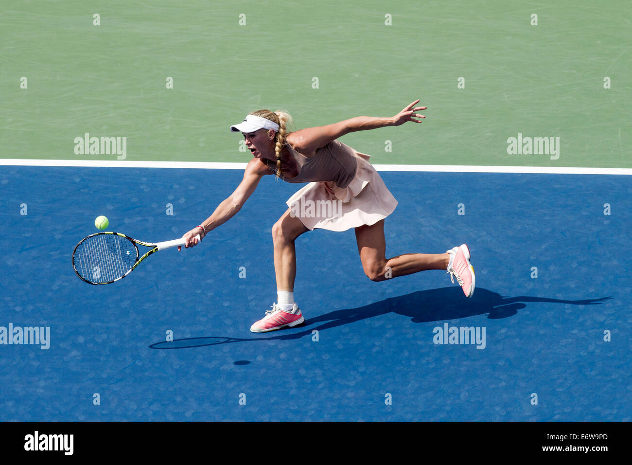 Flushing Meadows, New York, USA. 31. August 2014. Caroline Wozniacki (DEN) Niederlagen Maria Sharapova (RUS) im 4. Runde Maßnahmen auf die US Open Tennis Championships. Bildnachweis: PCN Fotografie/Alamy Live-Nachrichten Stockfoto