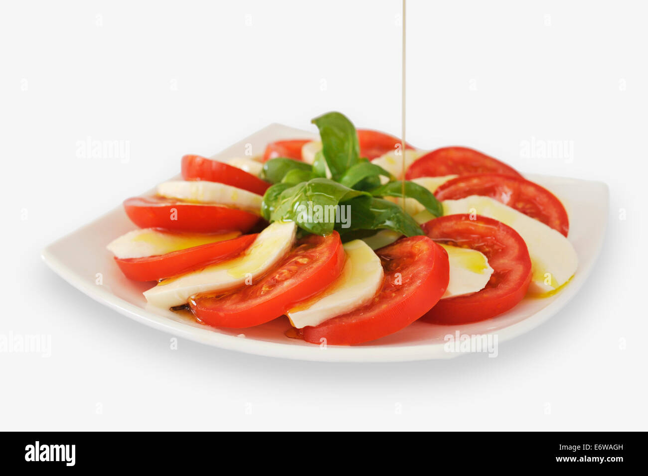 Salat - Tomaten, Käse und Basilikum. Stockfoto