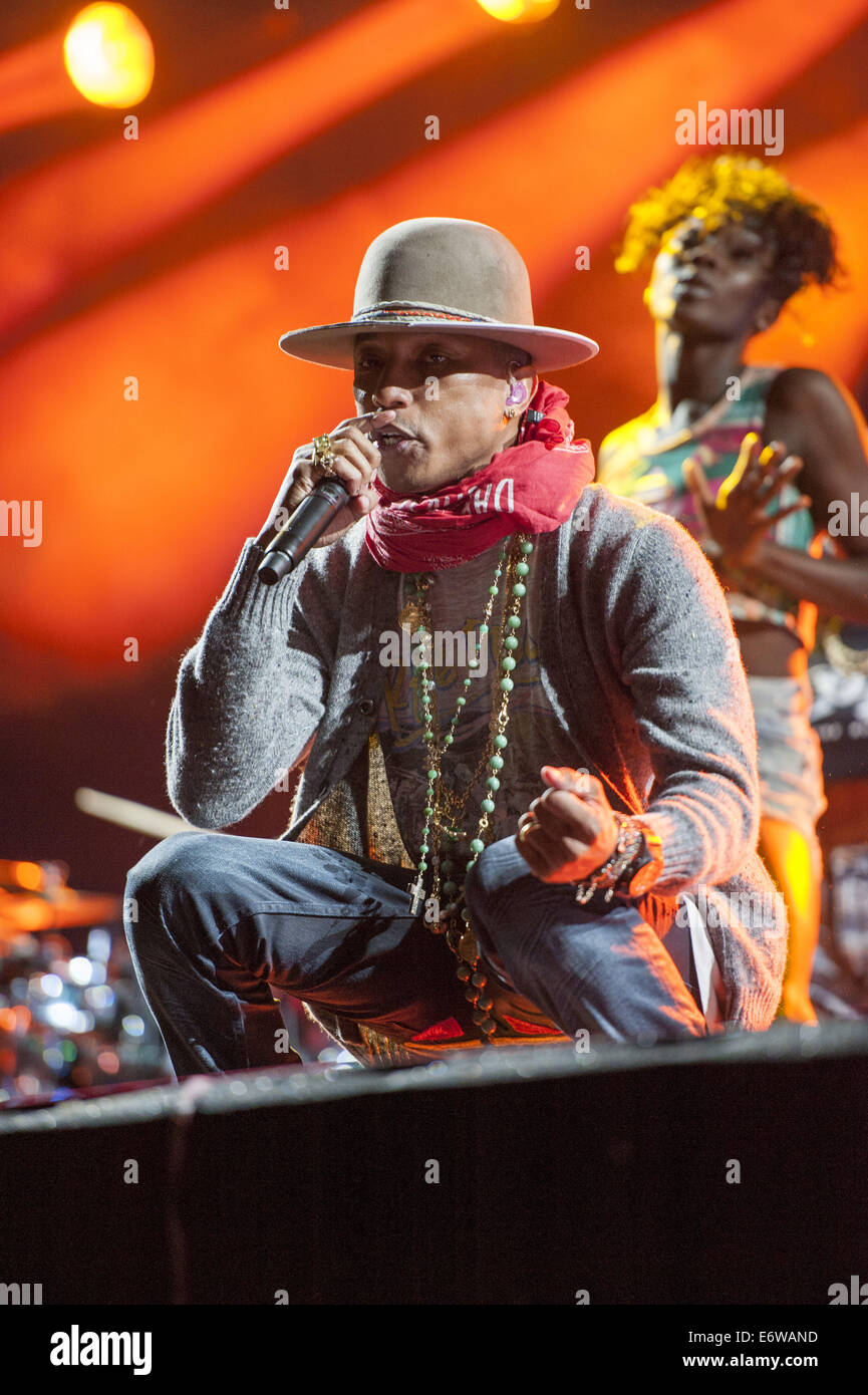 Philadelphia, Pennsylvania, USA. 31. August 2014. US-amerikanischer Sänger, Rapper, Produzent, Musiker, Grammy-Gewinner und Modedesigner, PHARRELL WILLIAMS, beim Budweiser Made In America Festival, Philadelphia Credit: Ricky Fitchett/ZUMA Draht/Alamy Live News Stockfoto