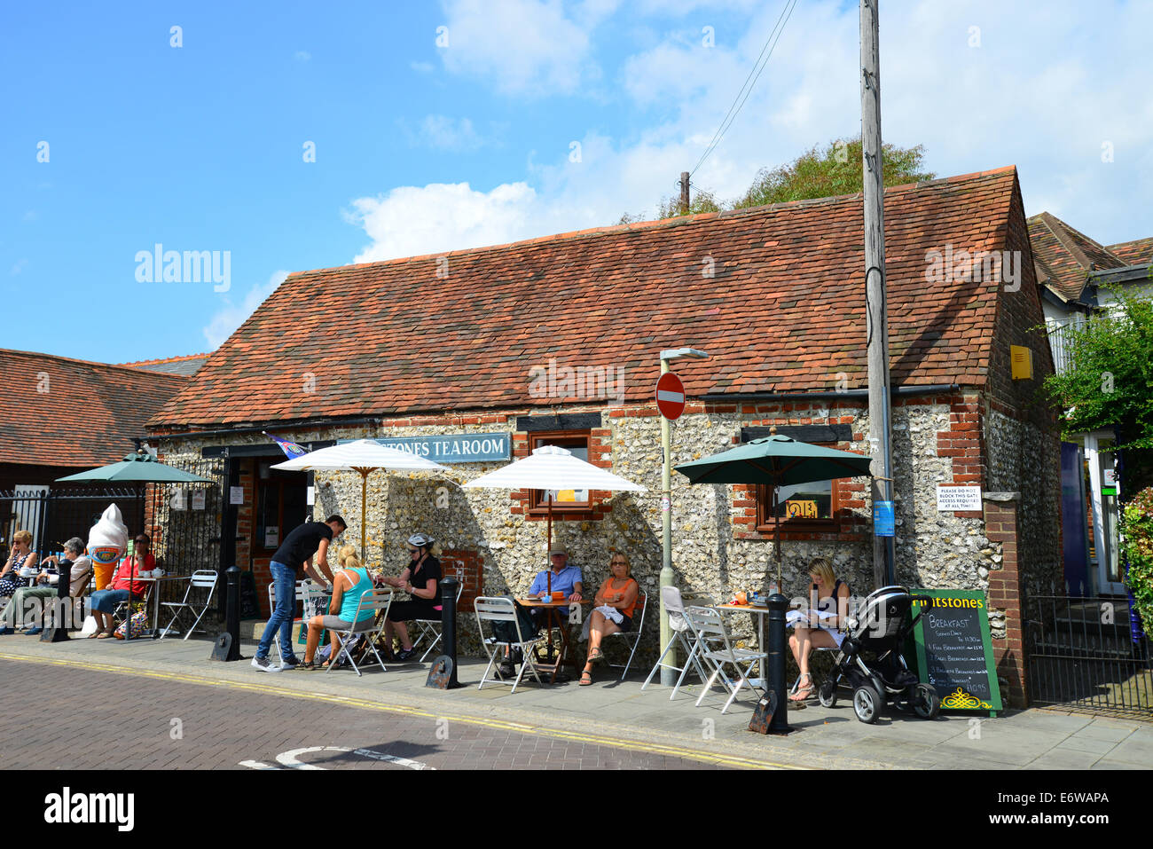 Flintstones Teestuben, South Street, Emsworth, Hampshire, England, Vereinigtes Königreich Stockfoto