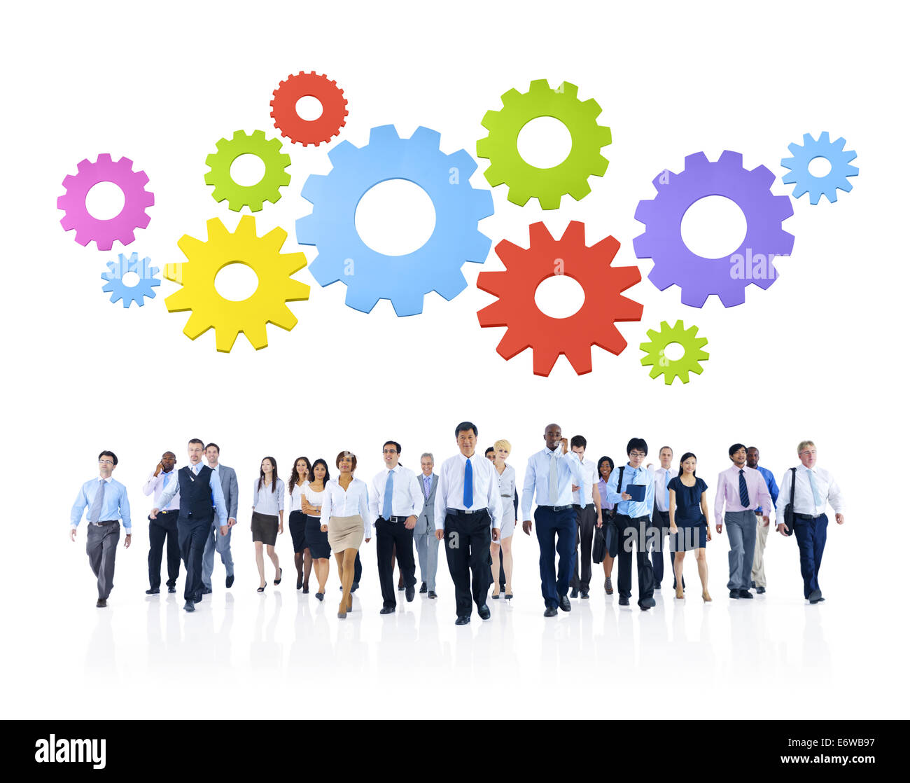 Multiethnische Gruppe von Geschäftsleuten mit Getriebe-Symbol Stockfoto