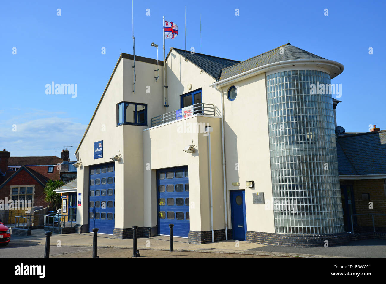 Littlehampton RNLI Lifeboat Station, Hafen von Littlehampton, Littlehampton, West Sussex, England, Vereinigtes Königreich Stockfoto