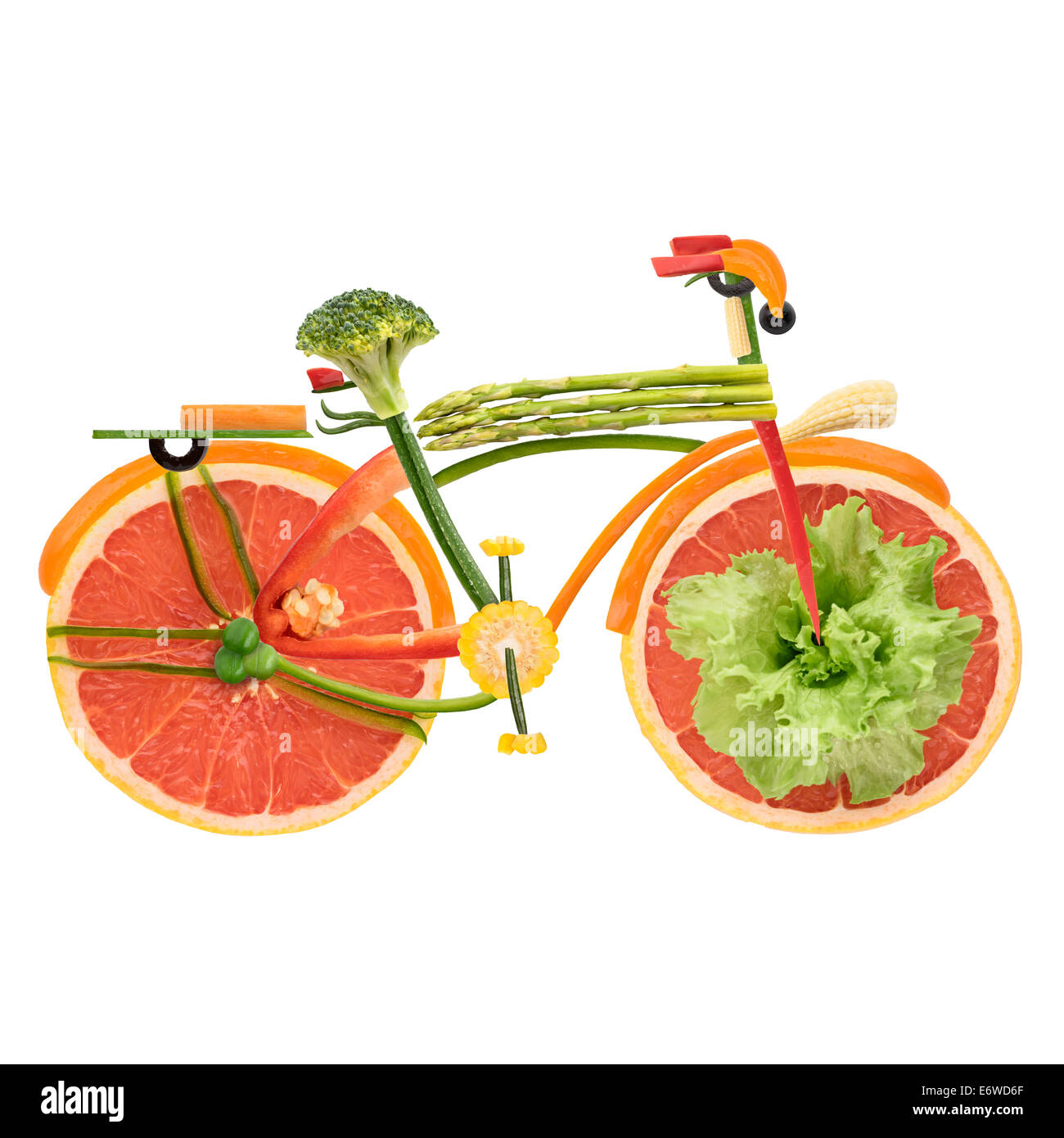 Obst und Gemüse in der Form einer städtischen fixed-Gear Fahrrad im Detail isoliert auf weißem Hintergrund. Stockfoto