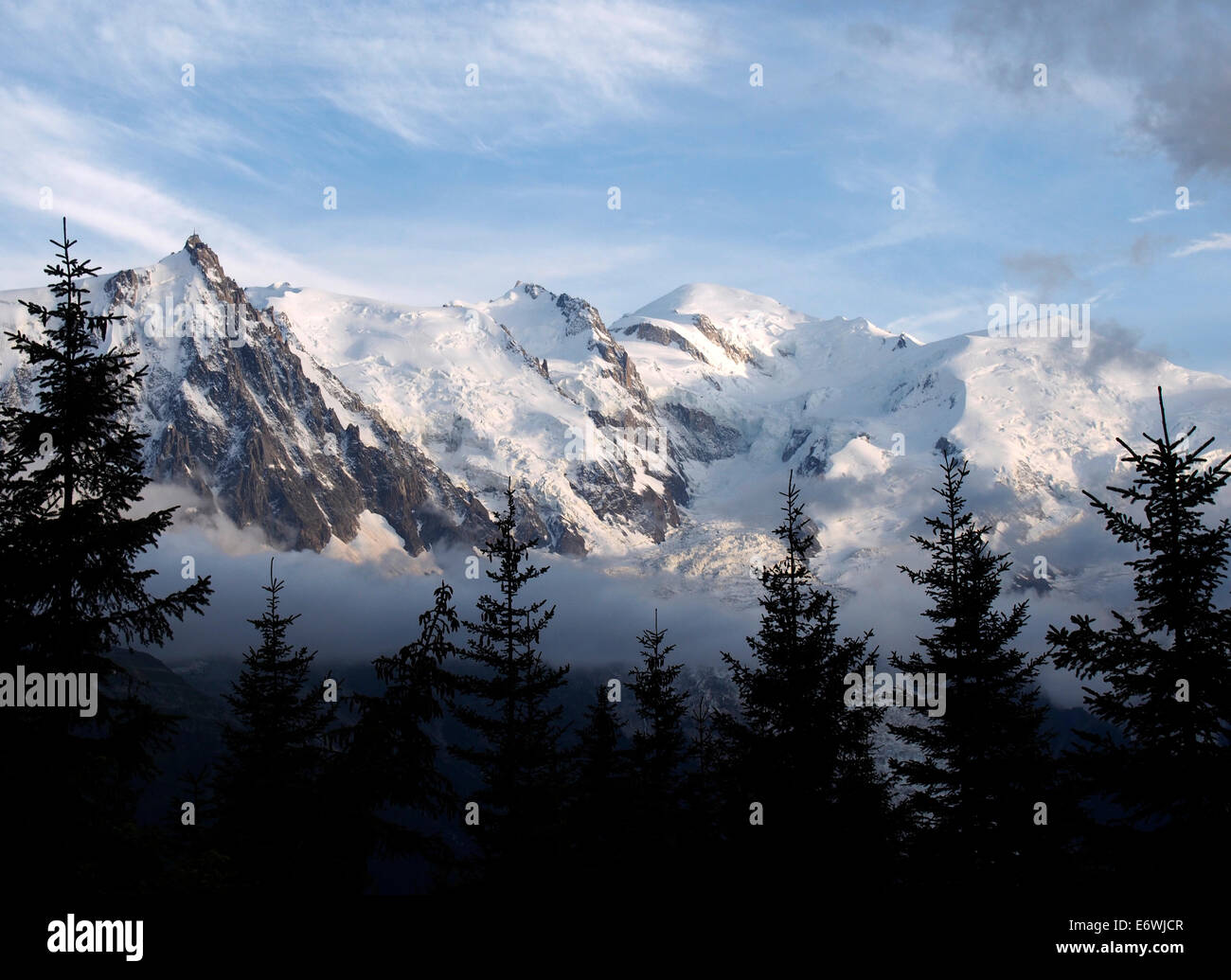 Abendlicht am Aiguille du Midi und den Mont Blanc aus Le Charlanon, Tour Mont Blanc, Chamonix, Frankreich Stockfoto