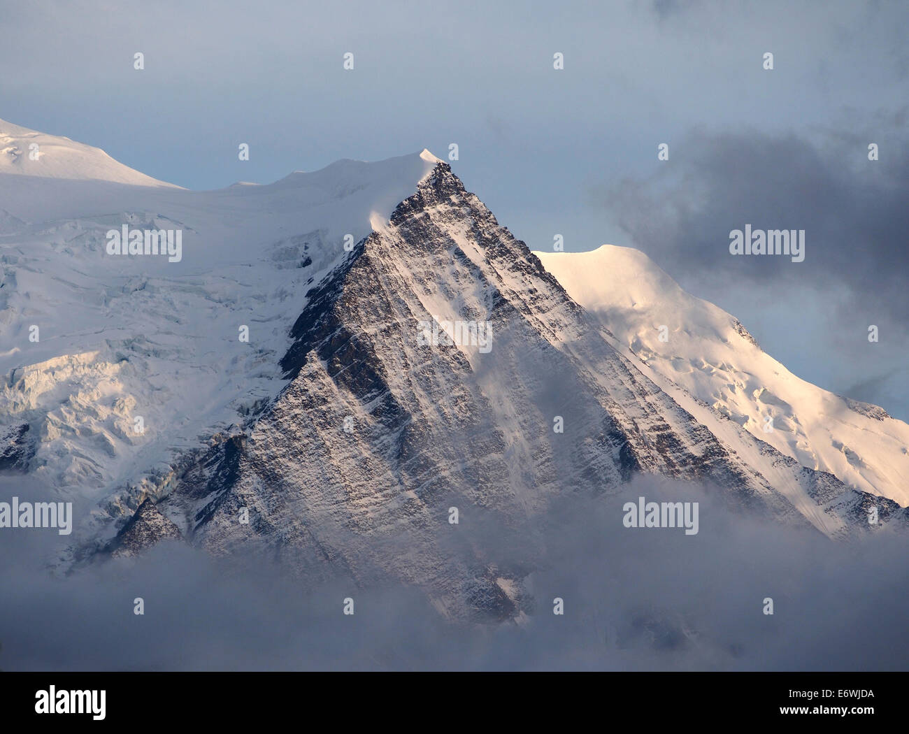 Abendlicht am Aiguille de Gouter von Le Charlanon, Chamonix, Frankreich Stockfoto