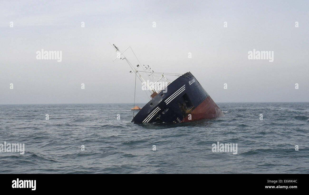 Dieses Bild zeigt die letzten Minuten vor der Frachter, die Elland im Schwarzen Meer in der Nähe von einem bulgarischen Dorf Duranklulak nahe der Grenze zu Rumänien versank. Das Frachtschiff verschickt ein Notsignal um 6.00 Uhr Ortszeit (04.00 GMT) und bald eine Stockfoto