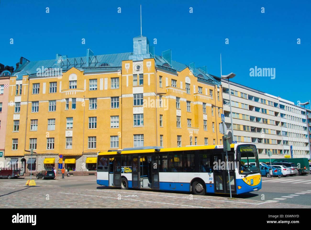 Bus, Hakaniemen Tori, Hakaniemi Markthalle, Kallio District, Helsinki, Finnland, Europa Stockfoto