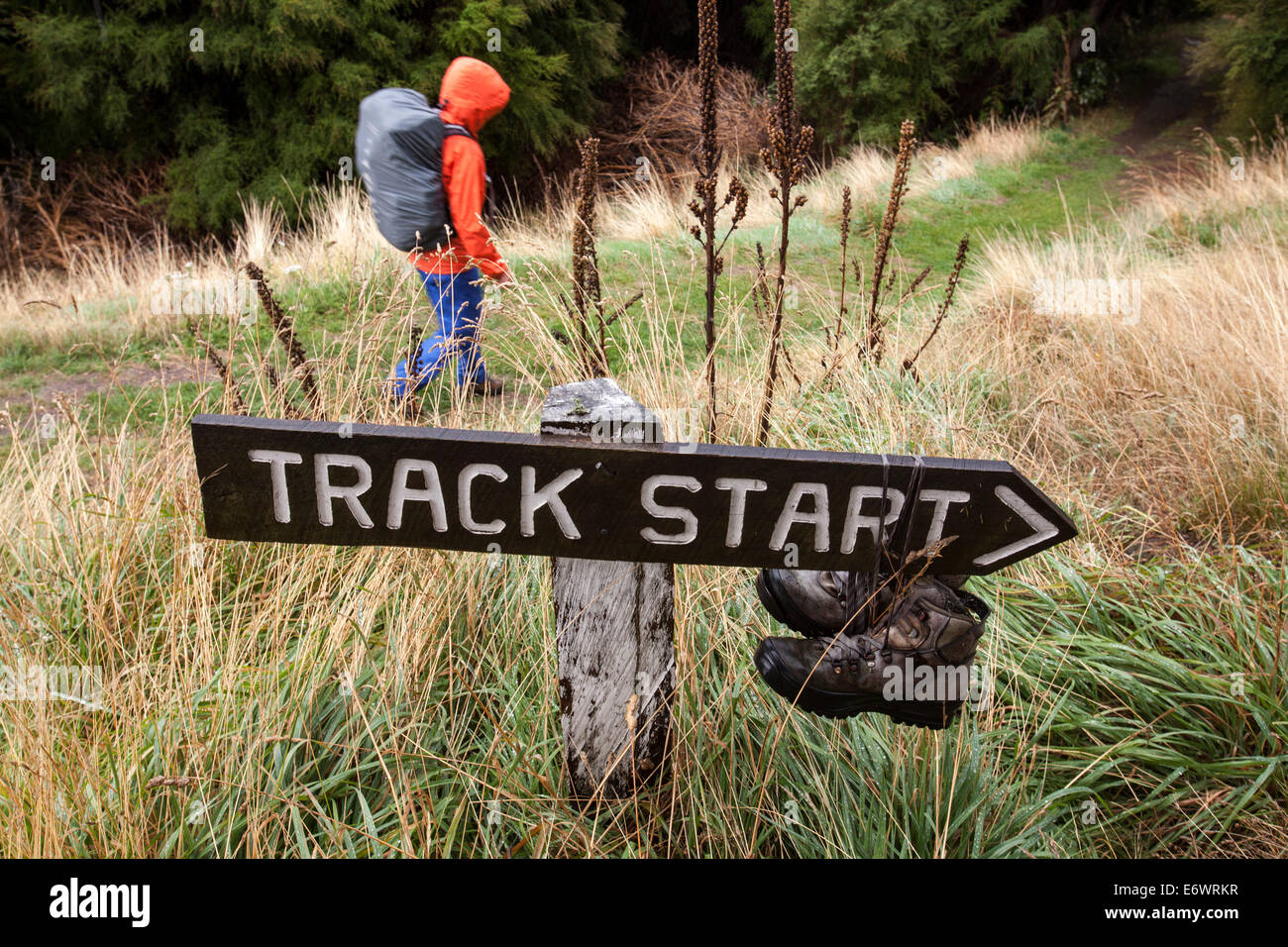 Zeichen mit walking Stiefel, Private Banken Track Walk, Banks Peninsula, Canterbury, Südinsel, Neuseeland Stockfoto