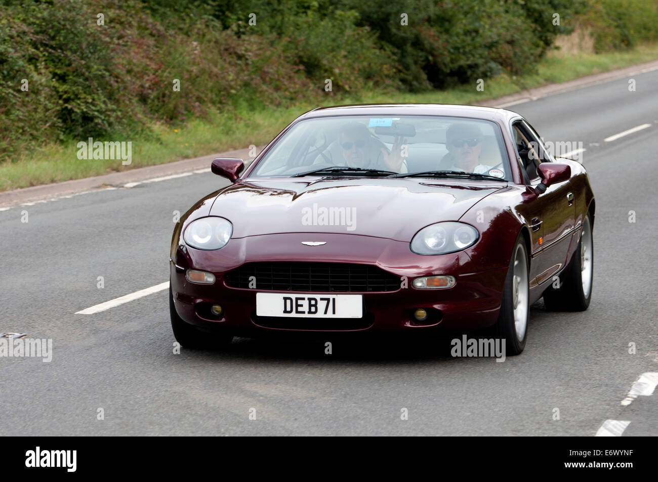 Aston Martin DB7 Auto unterwegs Fosse Way, Warwickshire, UK Stockfoto