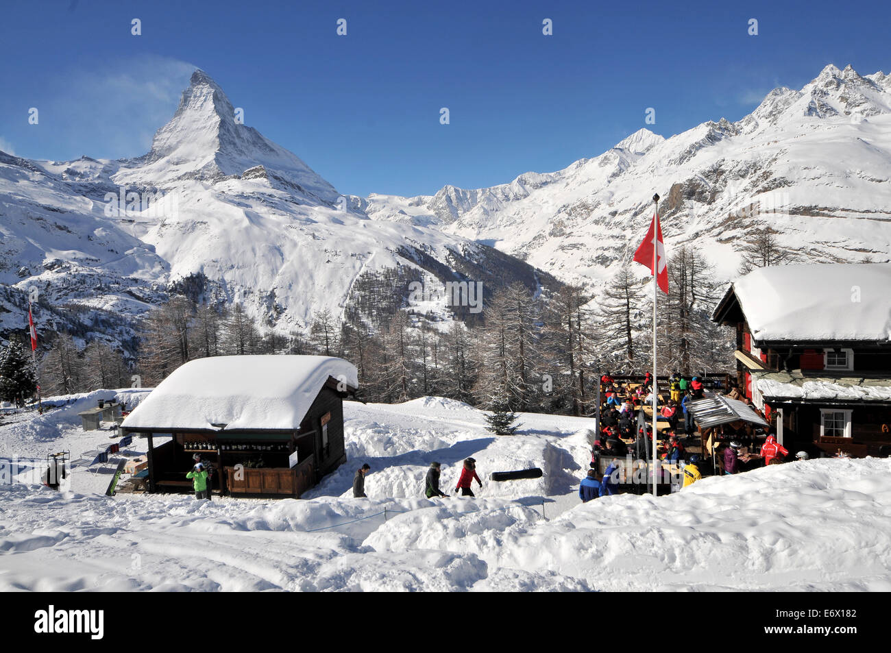 Am Riffelberg im Skigebiet von Zermatt mit Matterhorn im Hintergrund, Wallis, Schweiz Stockfoto