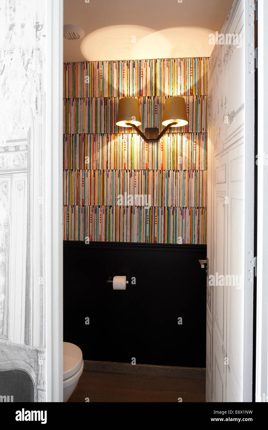 WC von Couture Zimmer vergoldet Lounge Suite im Hotel La Maison Champs-Elysees, entworfen von Martin Margiela, Paris, Frankreich Stockfoto